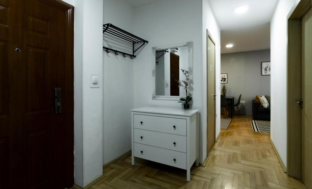 Central Fenix Apartment - Free Private Parking-Fast Wi-Fi Novi Sad Exteriör bild