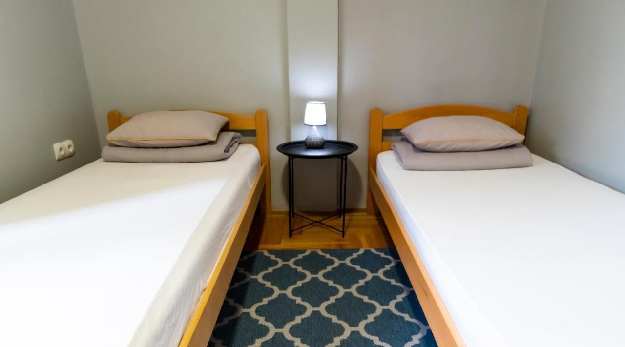 Central Fenix Apartment - Free Private Parking-Fast Wi-Fi Novi Sad Exteriör bild