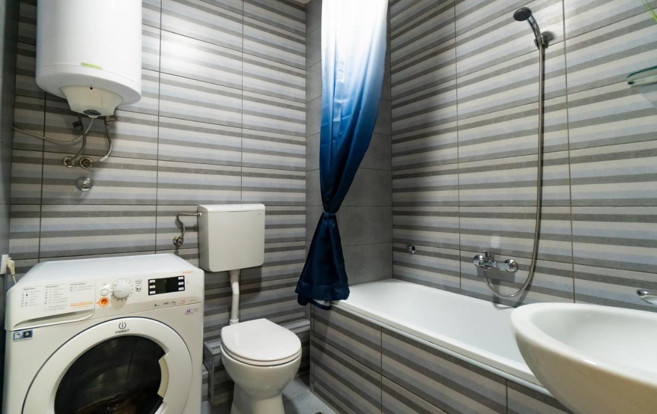 Central Fenix Apartment - Free Private Parking-Fast Wi-Fi Novi Sad Exteriör bild